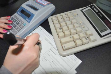 Vești proaste: PFA și salariat? Guvernul te taxează suplimentar